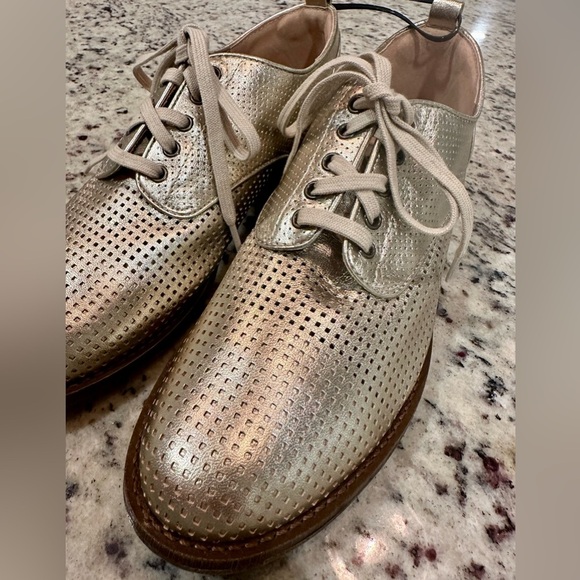 Brioso Perforated Leather Oxford Shoes Gold Size 7.5 NEW WITHOUT TAGS - Picture 4 of 13